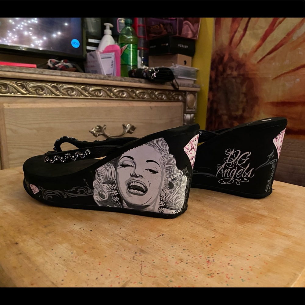 Marilyn Monroe size 8 wedges, never worn